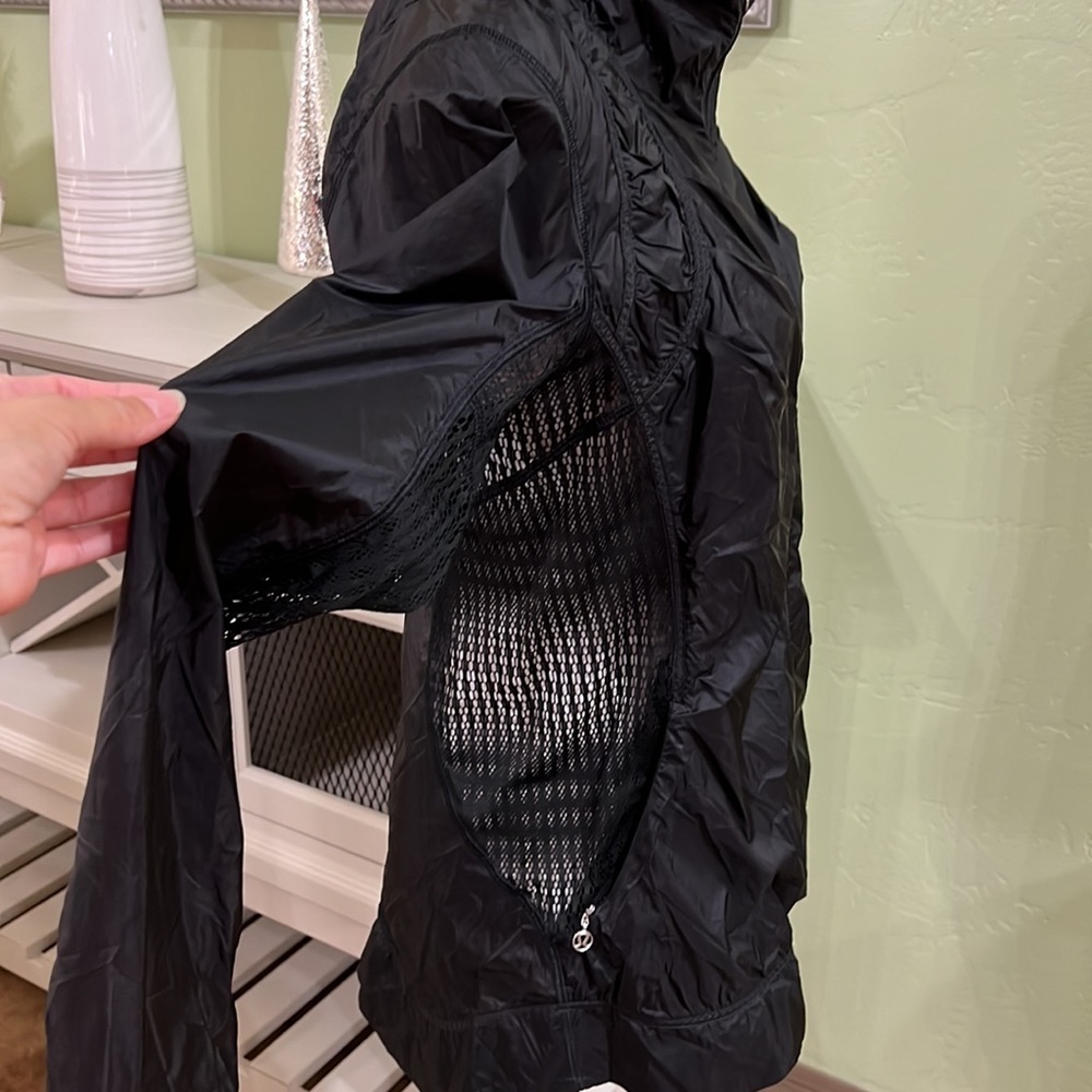 🔴🔴🔴🔴🔴. SOLD 🔴🔴🔴🔴🔴🔴rare lululemon jacket Lightweight - Picture 7 of 17